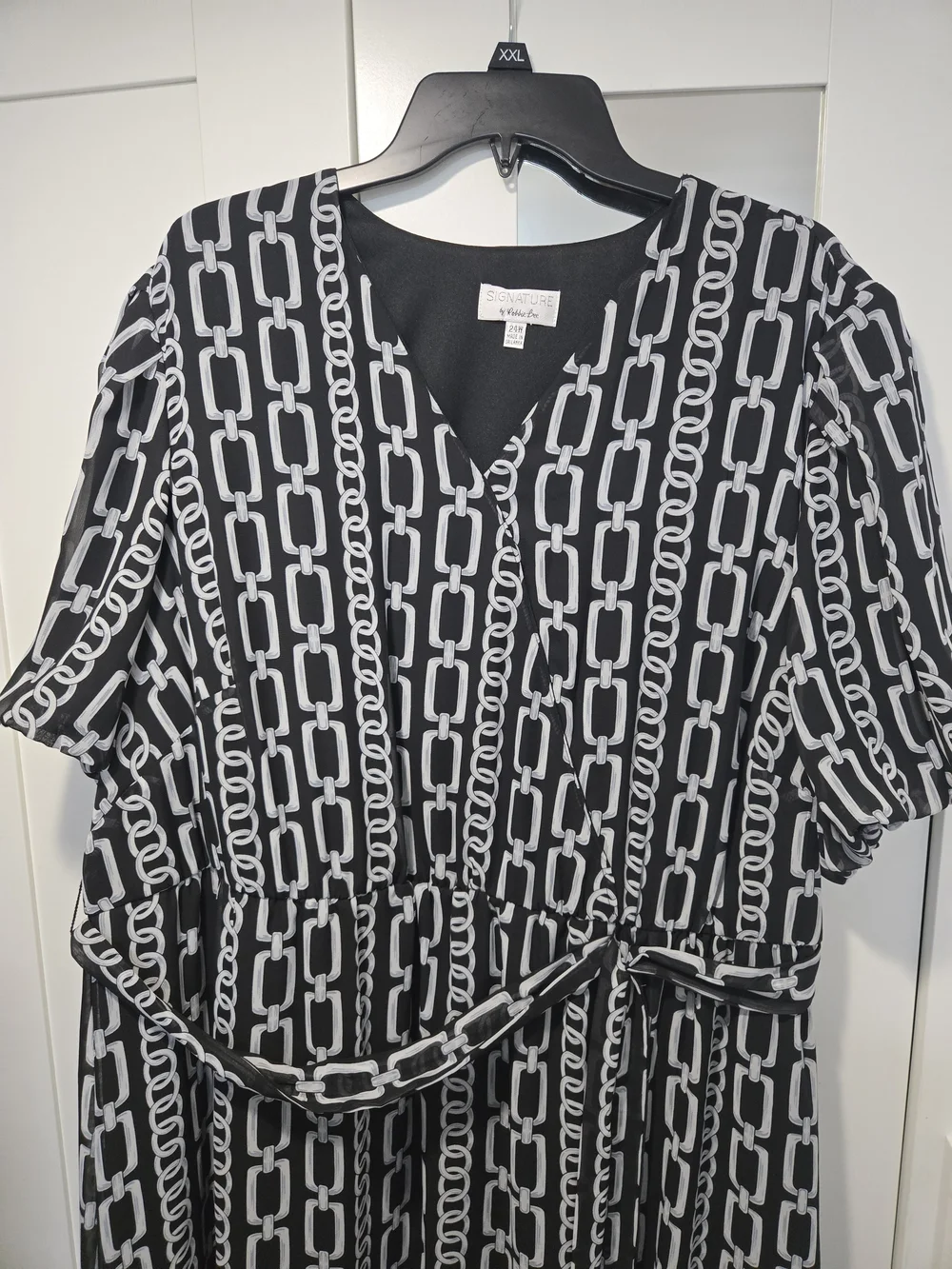 Black & White Chain-Print V-Neck Women's Dress